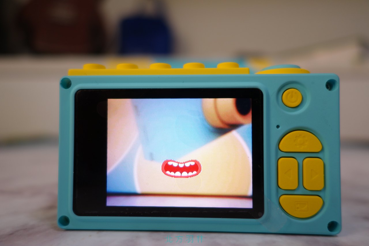 [開箱]培訓小小攝影師 可愛的積木造型兒童數位相機